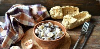 Баклажаны со сметаной - “как грибы“: неприхотливое в приготовлении и супервкусное блюдо для холодного осеннего ужина - today.ua