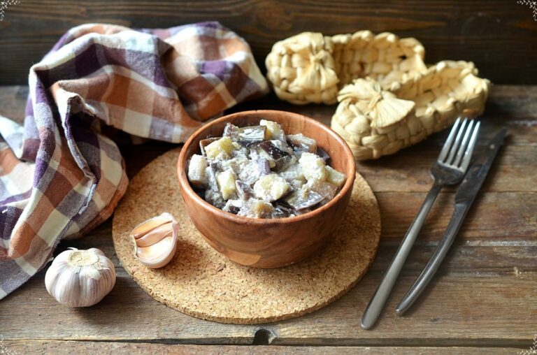 Баклажаны со сметаной - “как грибы“: неприхотливое в приготовлении и супервкусное блюдо для холодного осеннего ужина - today.ua