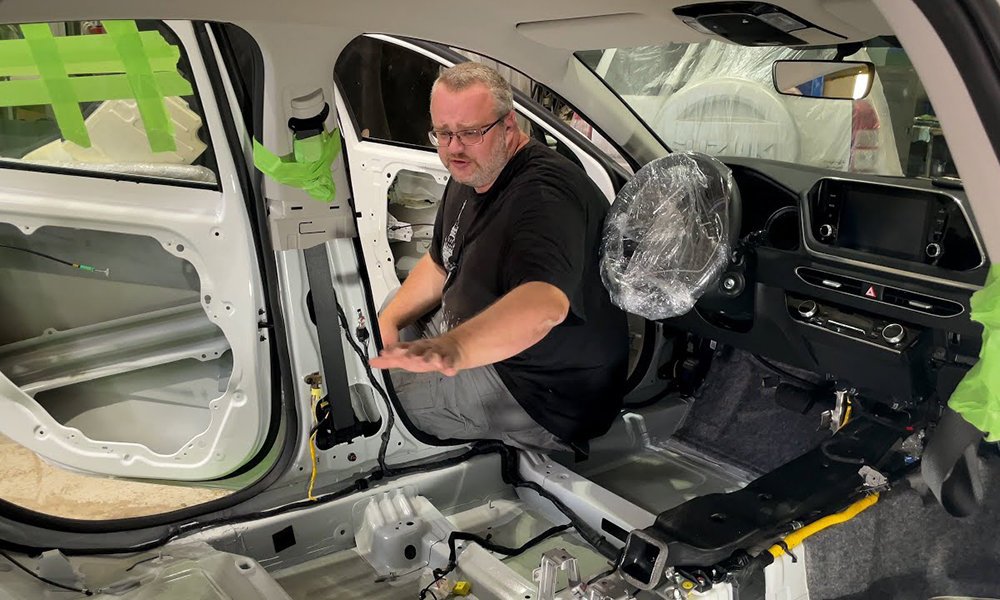 Блогер розібрав Hyundai Sonata і показав, що всередині (відео) - today.ua