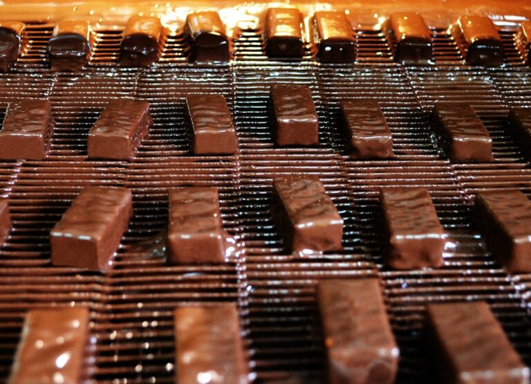 В Україні виявили шоколадні цукерки з небезпечною добавкою: яку речовину знайшли в солодощах - today.ua