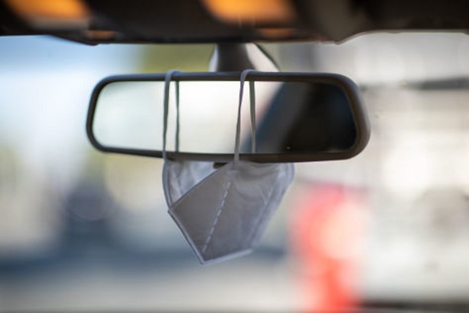 Водителей будут штрафовать, если в машине нет защитных масок