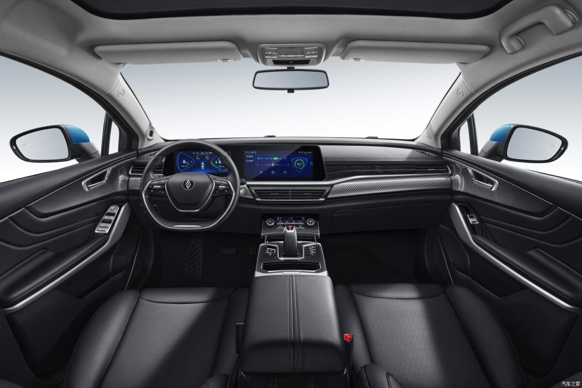 Renault почав продавати новий бюджетний седан - today.ua