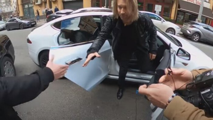 Олег Винник і його дружина Таюне їздять на розкішних авто: фото - today.ua