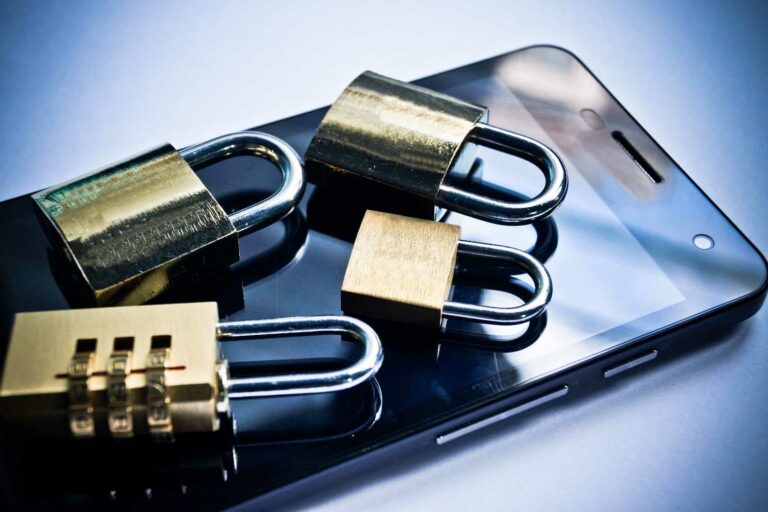 Пользователям смартфонов рассказали, как защитить и скрыть личные данные на мобильных устройствах - today.ua