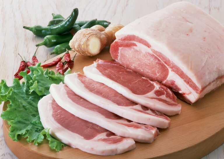 В Украине подешевели мясо, сало, гречка и рис: названы цены на продукты в супермаркетах - today.ua