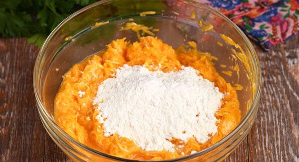 Гарбузові оладки з сиром: рецепт легкої та корисної страви на сніданок або вечерю