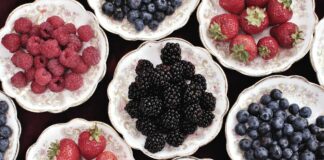 В Украине заканчивается сезон ягод: сколько стоят на рынках остатки голубики, малины и клубники     - today.ua