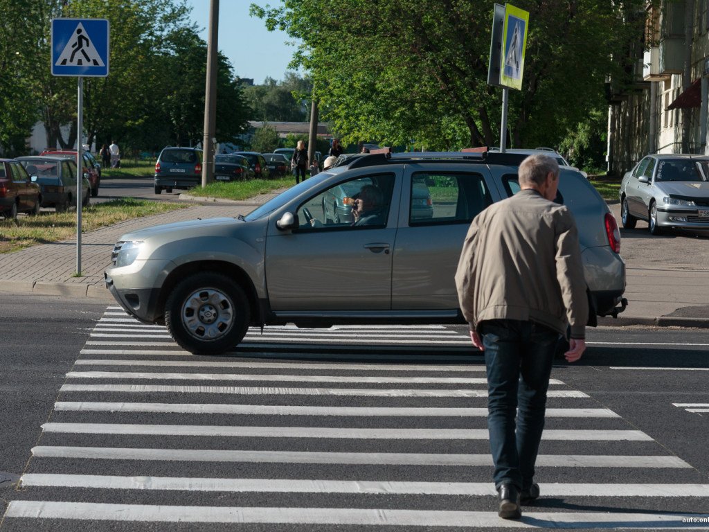 Когда водитель не должен пропускать пешехода на “зебре“, - решение суда -  Today.ua