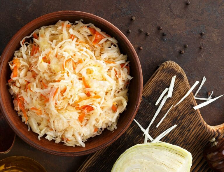 Квашена капуста за три дні: найвдаліший рецепт хрусткого і корисного для здоров'я салату - today.ua