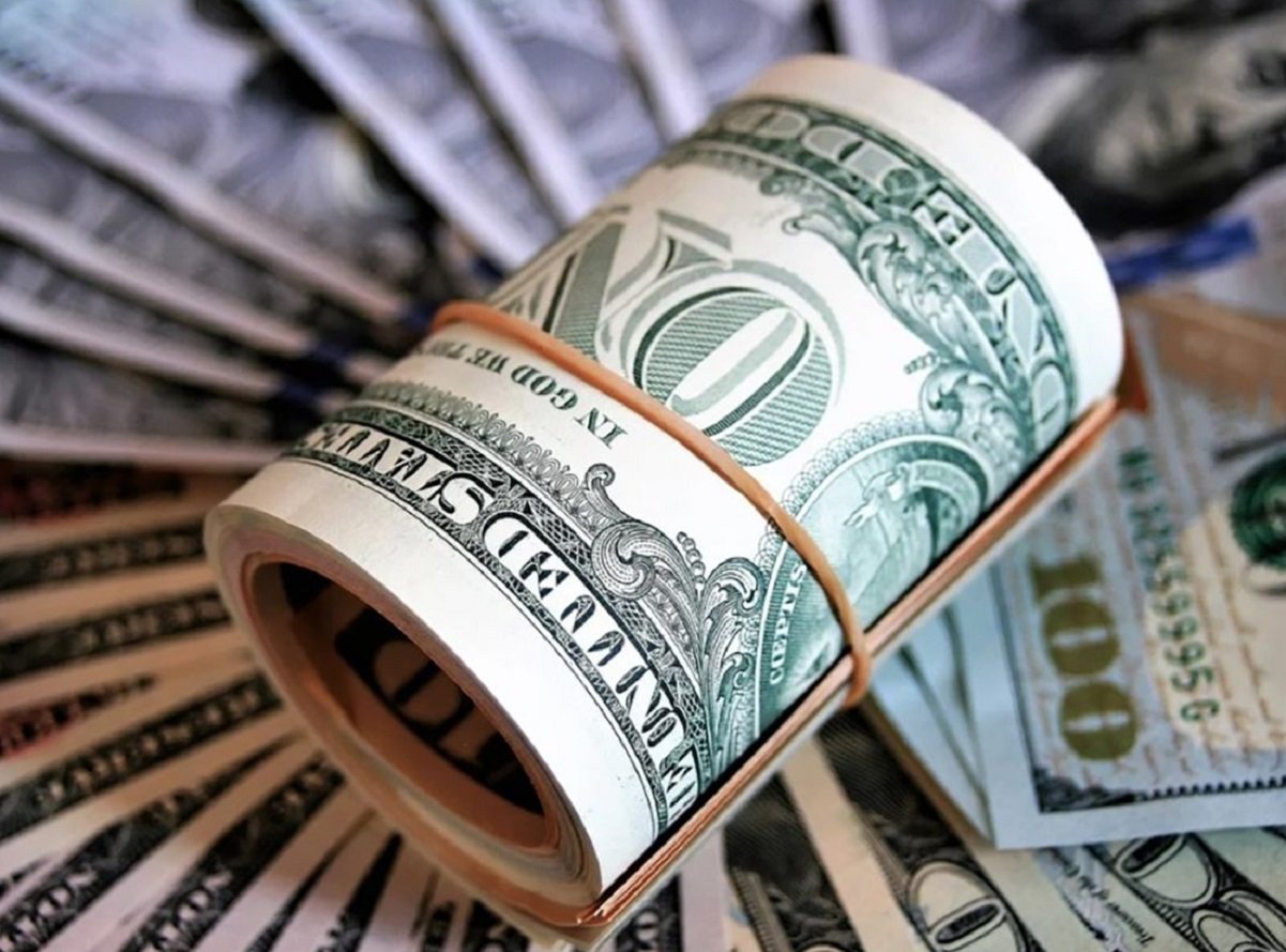 Инфляция и доллар по 28 гривен: украинцам рассказали, чего ожидать в декабре