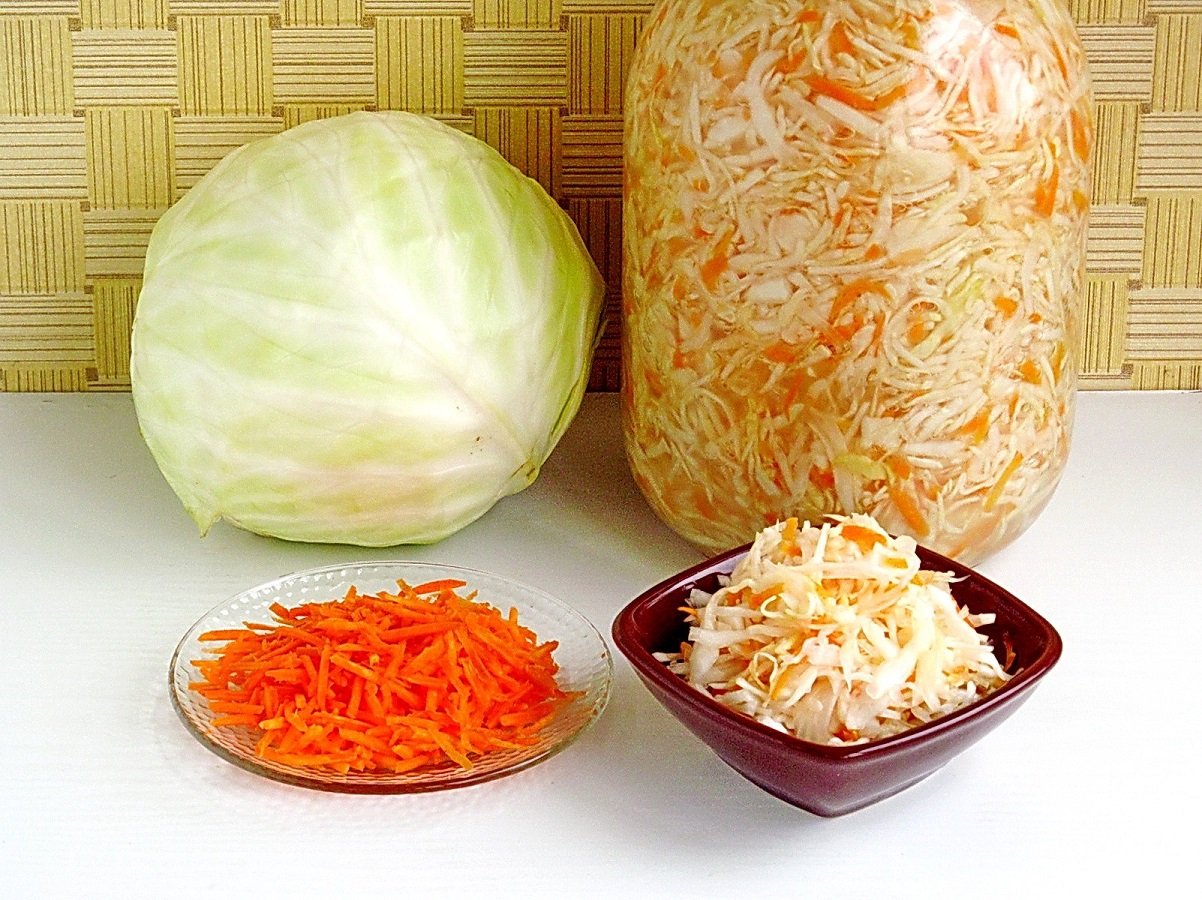 Квашеная капуста в банке на скорую руку: самый простой рецепт хрустящего и сочного салата