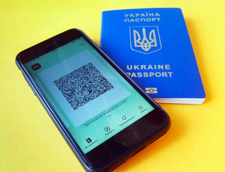 Украинцам начали выдавать “желтые“ ковид-сертификаты - today.ua