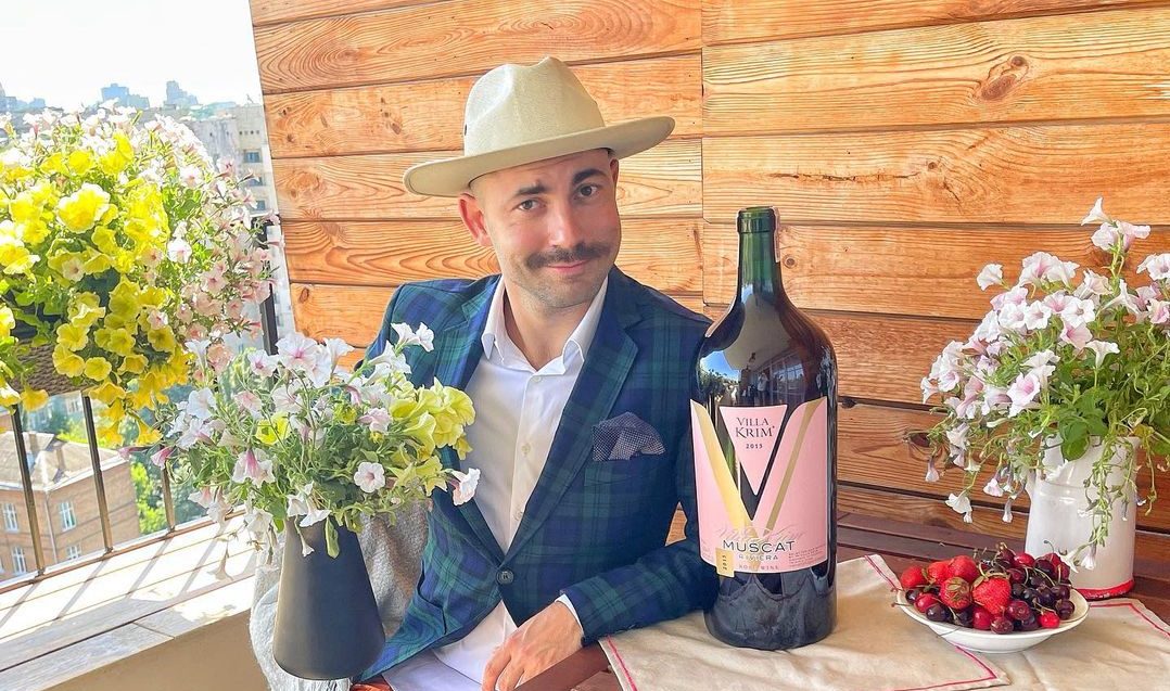 Андрей Бедняков оригинально поздравил жену с днем рождения и показал ее самые смешные фото