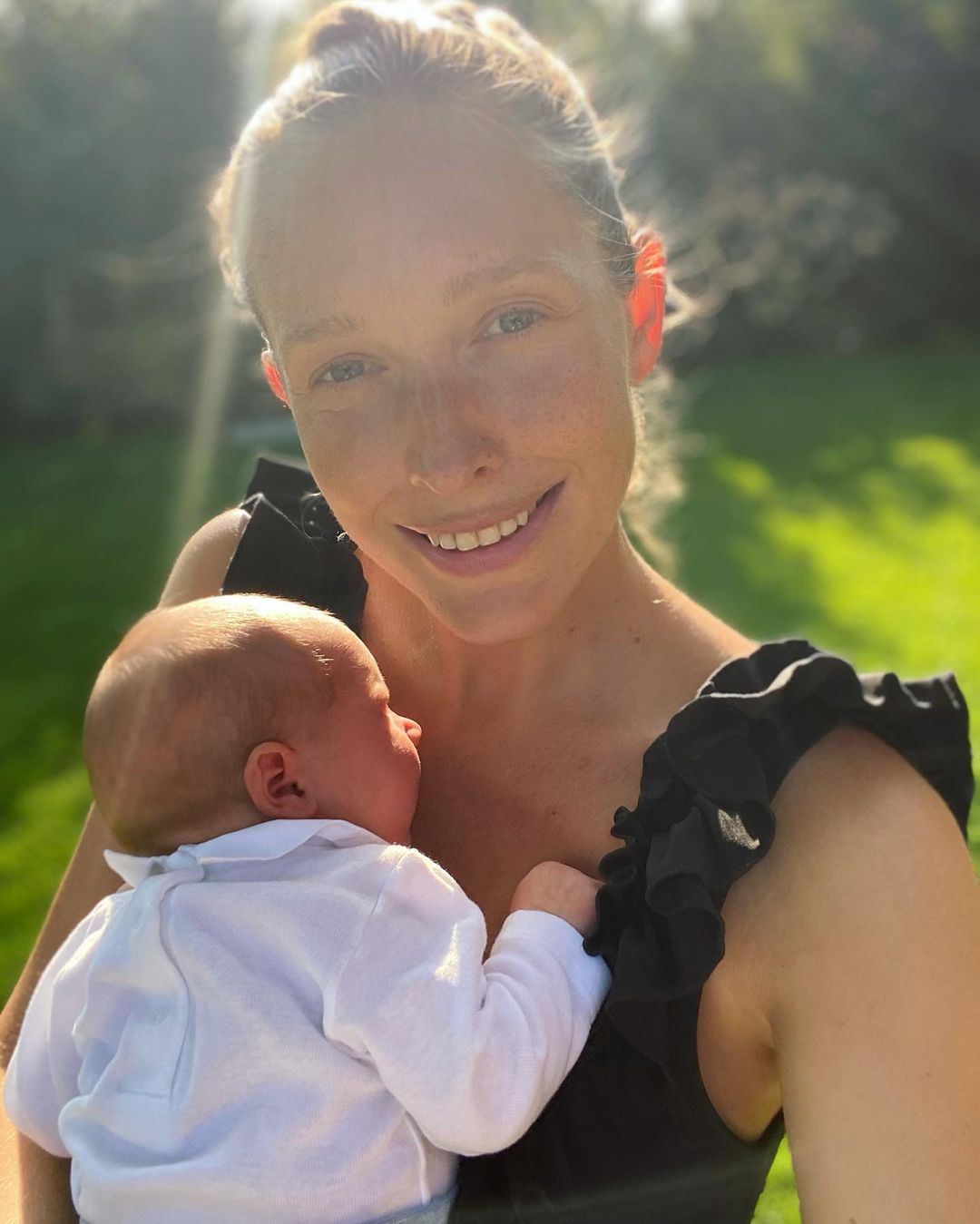 Как все успеть за день: Катя Осадчая оставила одномесячного сына на отца и уехала в командировку - today.ua