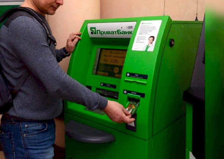 Приватбанк списує кошти з рахунків, навіть якщо в банкоматі закінчилися гроші - today.ua