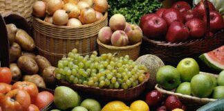 В Украине упали цены на фрукты: сколько стоят на рынке персики, груши и виноград - today.ua