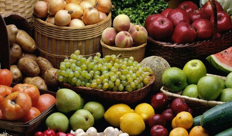 В Україні впали ціни на фрукти: скільки коштують персики, груші та виноград - today.ua