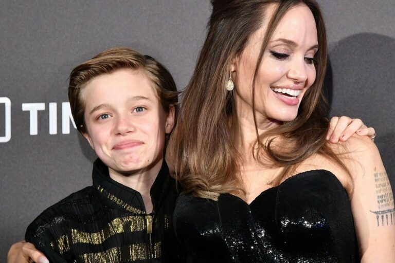Родная дочь Анджелины Джоли перестала одеваться как мальчик: Шайло впервые надела платье - today.ua