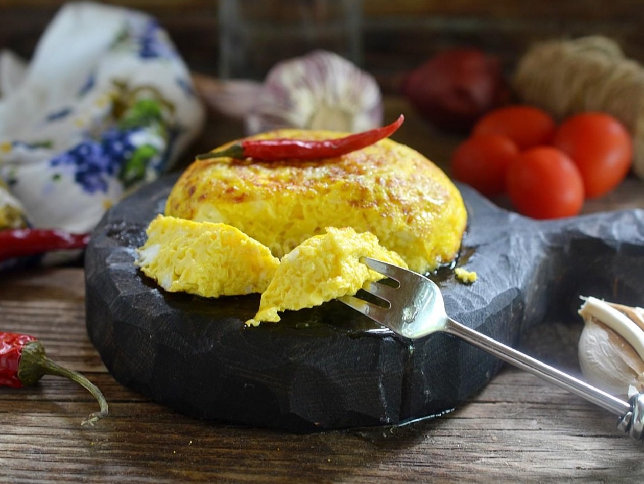 Пишний омлет за 5 хвилин: рецепт найсмачнішого та найкориснішого сніданку для всієї родини - today.ua