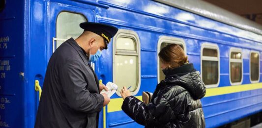 “Укрзалізниця“ вводить обмеження для невакцинованих громадян: як зміняться правила перевезень з 21 жовтня - today.ua