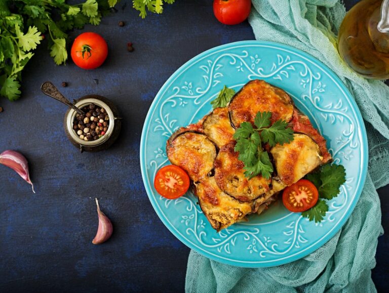 Запеканка с баклажанами и сыром на скорую руку: рецепт сытного витаминного блюда на ужин - today.ua