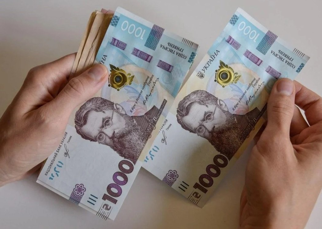 Шмигаль заявив про зростання середньої зарплати в Україні до 900 доларів 