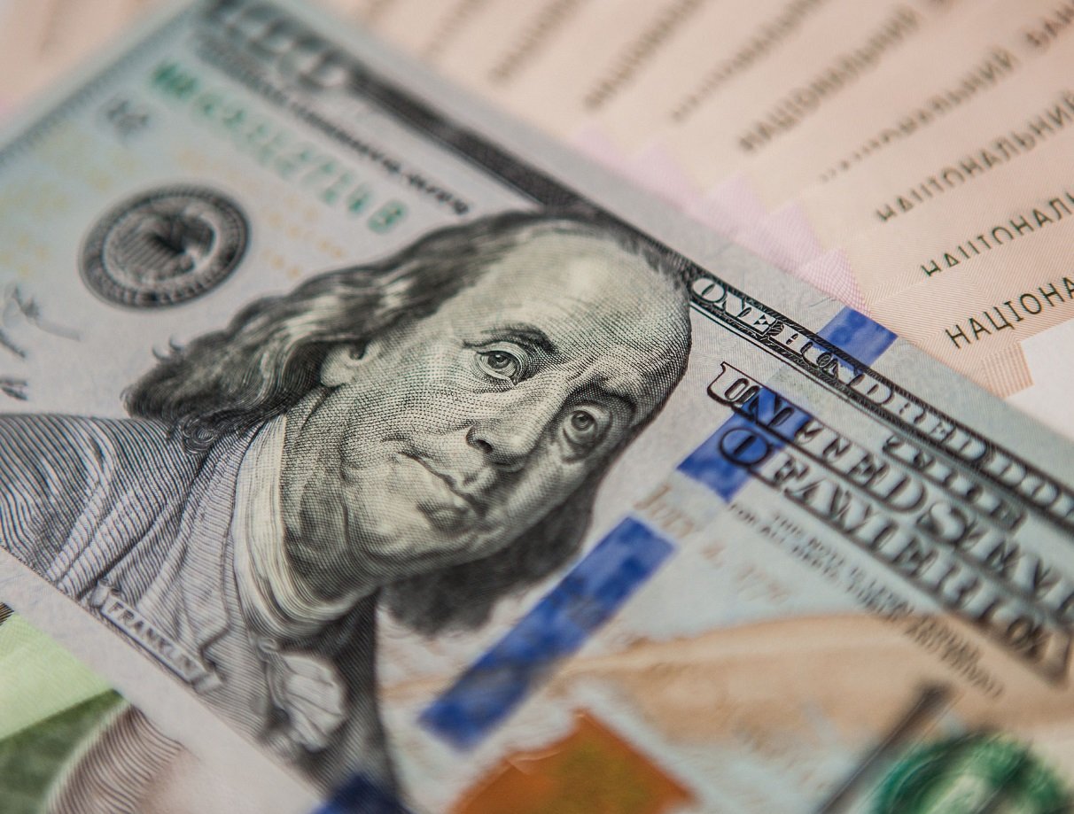 Над Украиной нависла угроза девальвации гривны: курс доллара в октябре изменится - today.ua