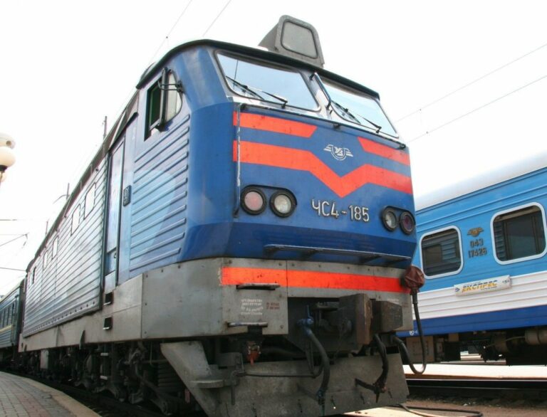 Укрзалізниця готується до страйку: в Україні можуть зупинитися всі потяги - today.ua