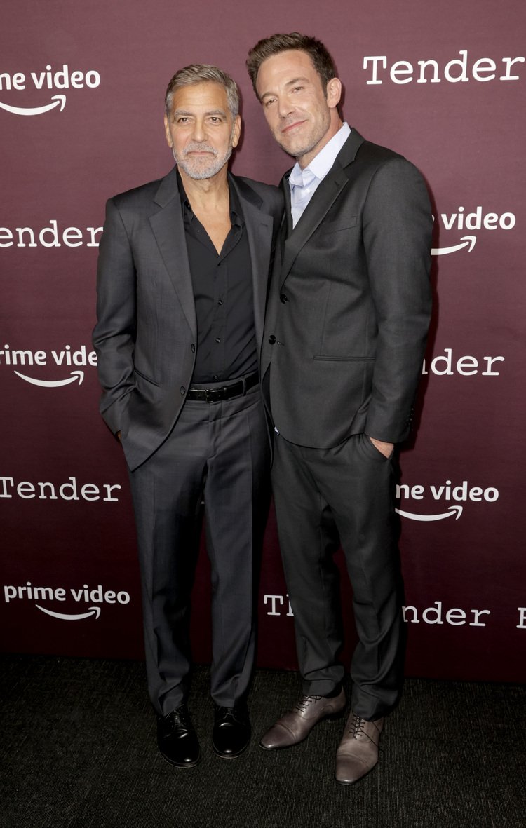 Дженніфер Лопес у вбранні тотал-блек підтримала Бена Аффлека на прем'єрі нового фільму
