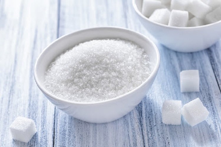 Українцям розповіли, коли знизяться ціни на цукор в роздрібному продажі