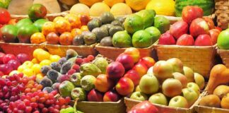 В Україні подешевшали фрукти: де можна купити груші, персики і виноград за вигідною ціною - today.ua