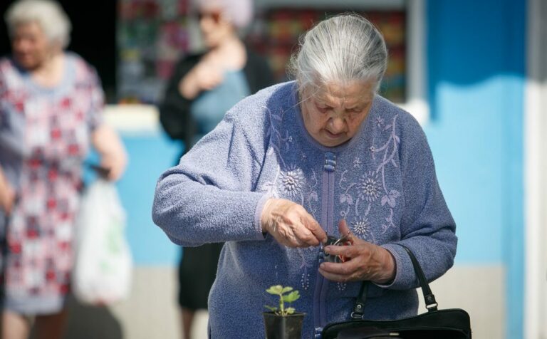 Українським пенсіонерам розповіли, хто може отримати додаткові 50 гривень до пенсії - today.ua