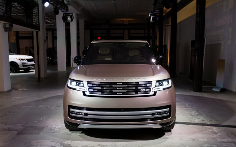 Land Rover офіційно представив Range Rover п'ятого покоління  - today.ua