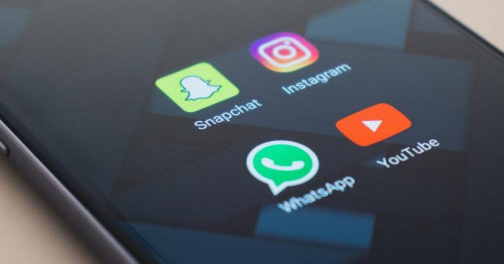 Вже з понеділка популярний месенджер WhatsApp перестане підтримуватись смартфонами українців
