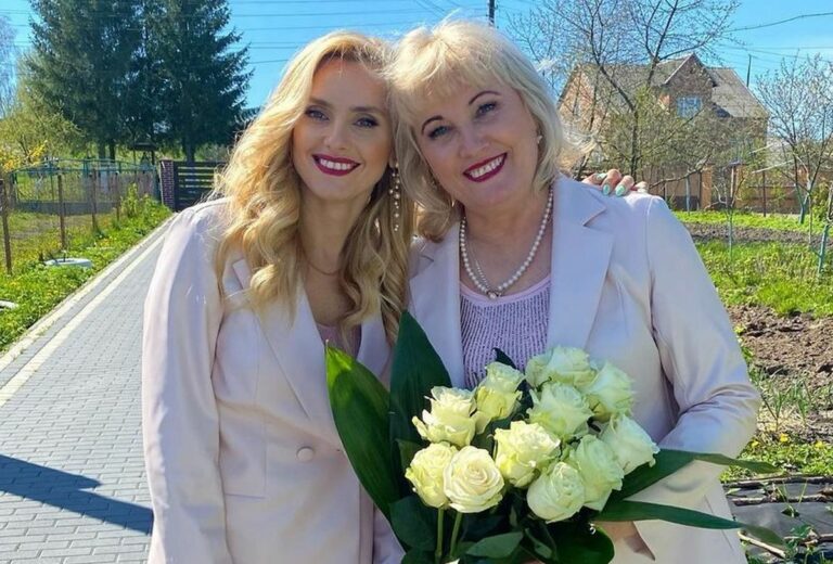 Ирина Федишин показала фото со своей молодой и красивой мамой в день ее рождения - today.ua