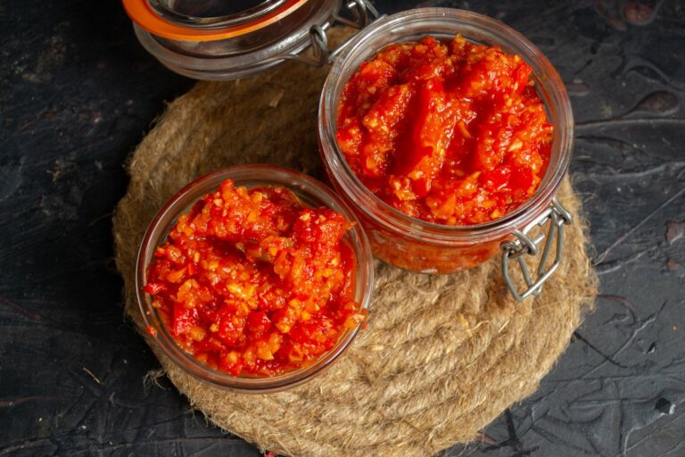 Аджика з кабачками та солодким перцем: рецепт смачної вітамінної заготовки на зиму - today.ua