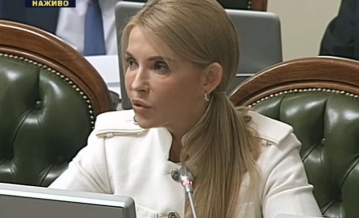 Юлия Тимошенко в жакете с погонами очаровала своим внешним видом