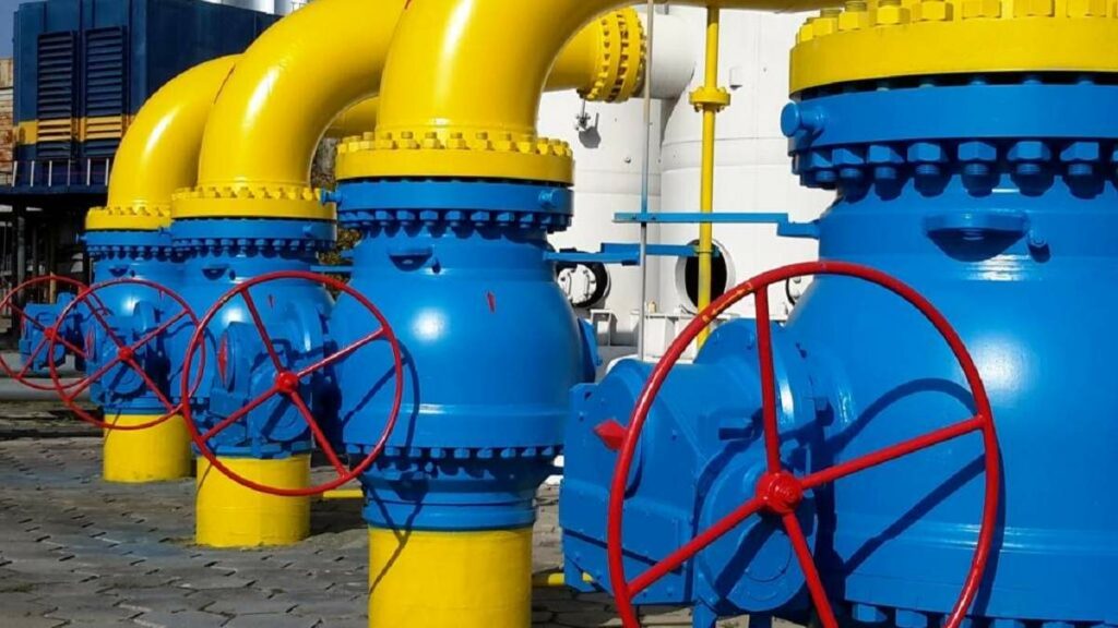 Нафтогаз оголосив про пошкодження газопроводів у зоні військових дій та припинення подачі газу