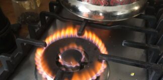 Не горить синім полум'ям: українцям розповіли, як перевірити якість газу - today.ua