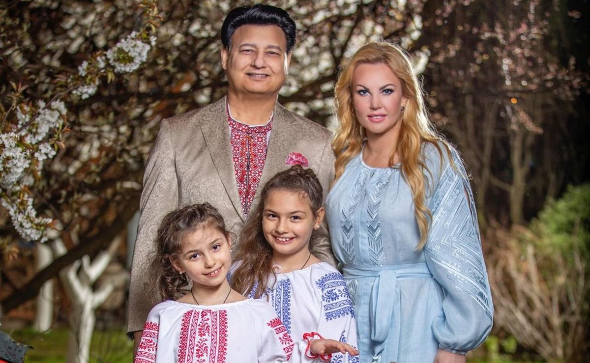 “Невероятно, до слез“: Камалия вернулась в Украину и показала трогательную встречу дочерей со своей мамой