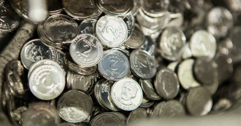 В Україні запустили в обіг нову монету 10 гривень: як виглядає грошовий знак і в чому його унікальність - today.ua