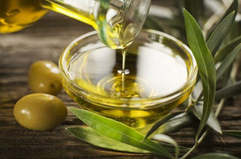 Оливковое масло, которое продают в Украине, изготовлено из подсолнечного: украинцам рассказали о масштабах фальсификации - today.ua