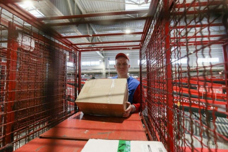 Нова пошта знизила тарифи на доставку посилок: деякі з них стали дешевшими - today.ua