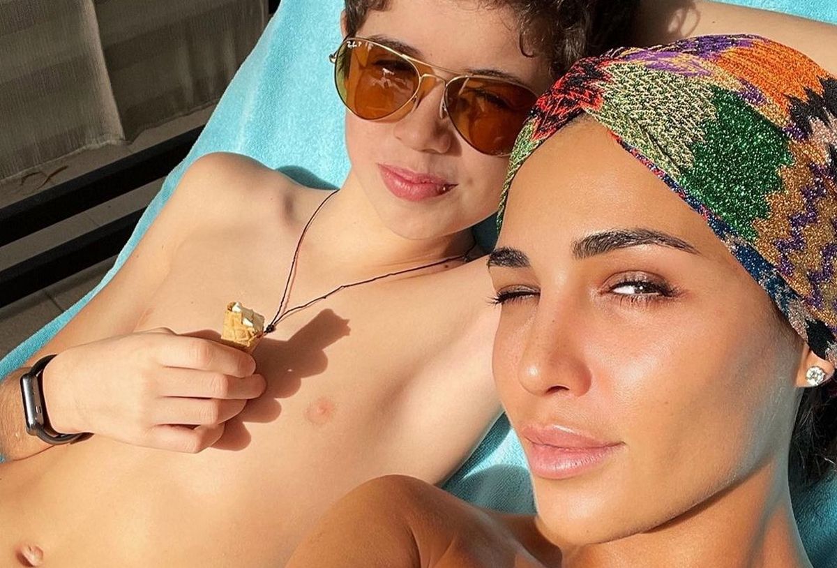 Санта Димопулос показала своего подросшего красавца-сына в день его 13-летия - today.ua