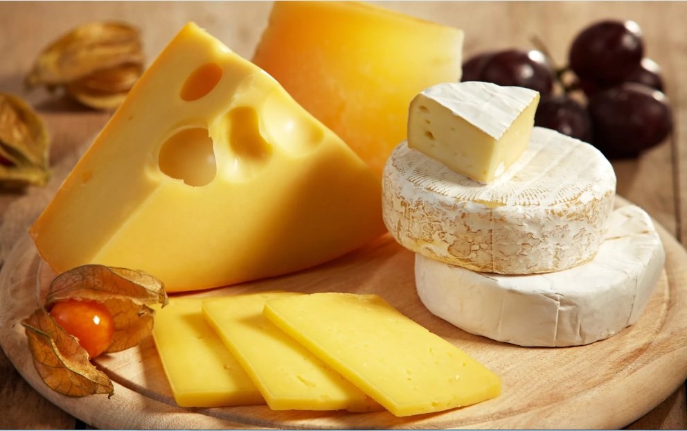 Україну заполонив фальсифікат твердих сирів: як перевірити якість продукту в домашніх умовах