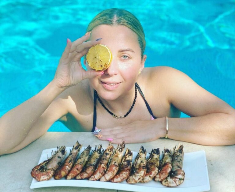 Тоня Матвиенко похвасталась фото в купальнике с отдыха на Мадейре - today.ua