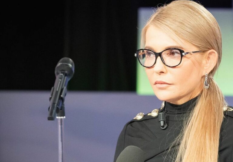 Юлия Тимошенко в жакете с погонами очаровала своим внешним видом - today.ua
