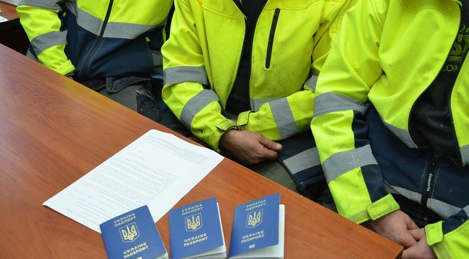 Німеччина відкрила вакансії для заробітчан з України: кого працевлаштовують і на яких умовах