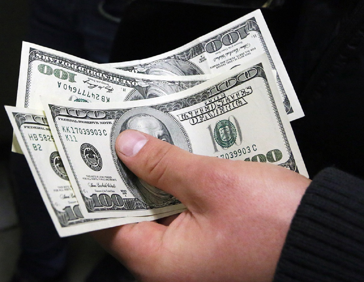 Курс доллара вырастет до конца 2021 года: гривна теряет позиции из-за бегства инвесторов из Украины