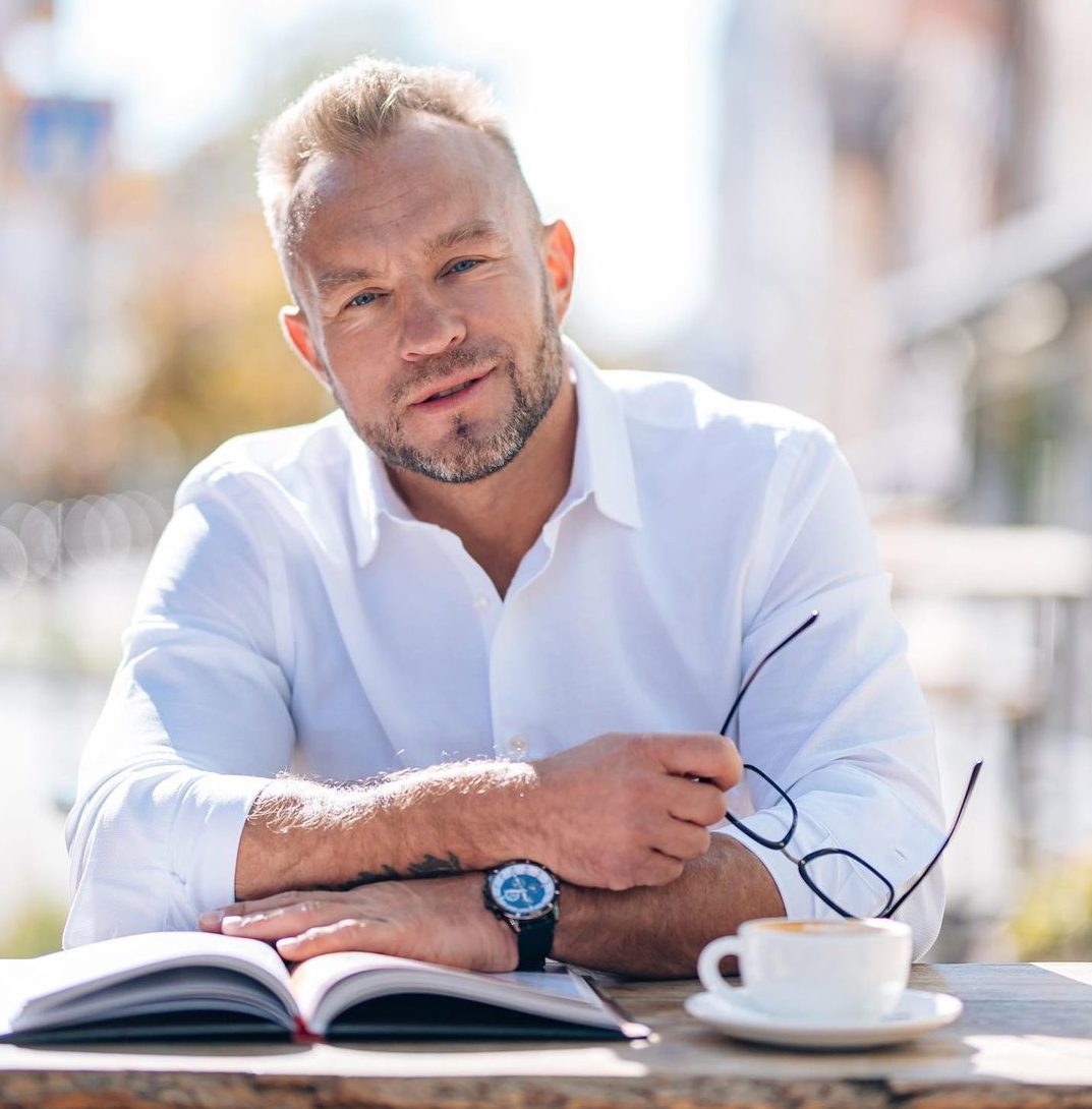 Я скривджений і мені боляче...: учасник Холостячки емоційно відреагував на свій виліт із шоу - today.ua